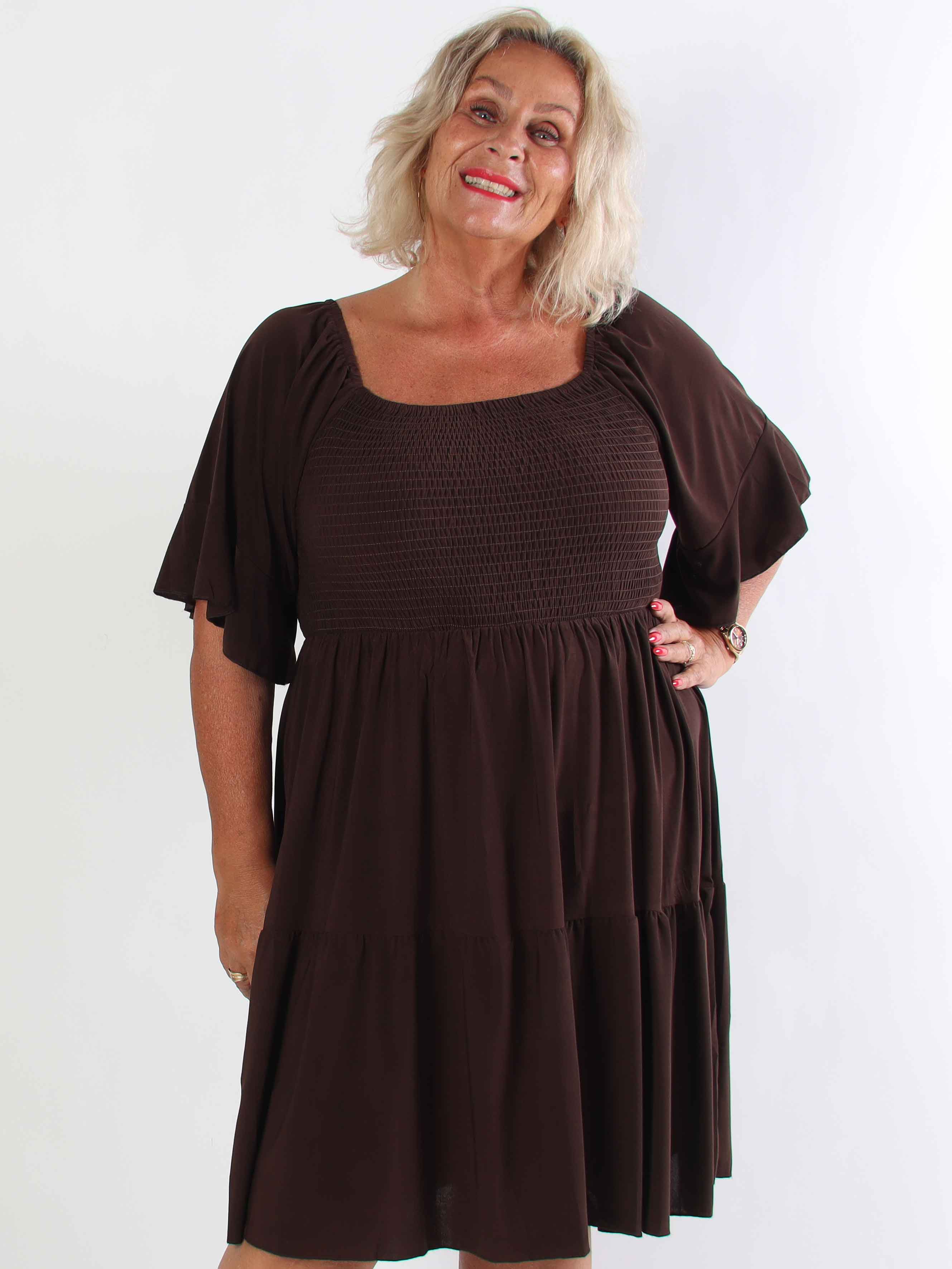 Elna Plain Short - Elastisk plain plus size klänning med resår över bysten